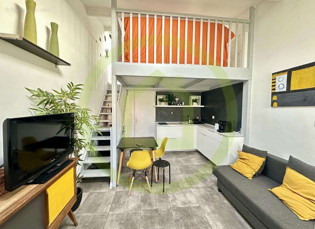 Appartement à SAINT-CYR-SUR-MER