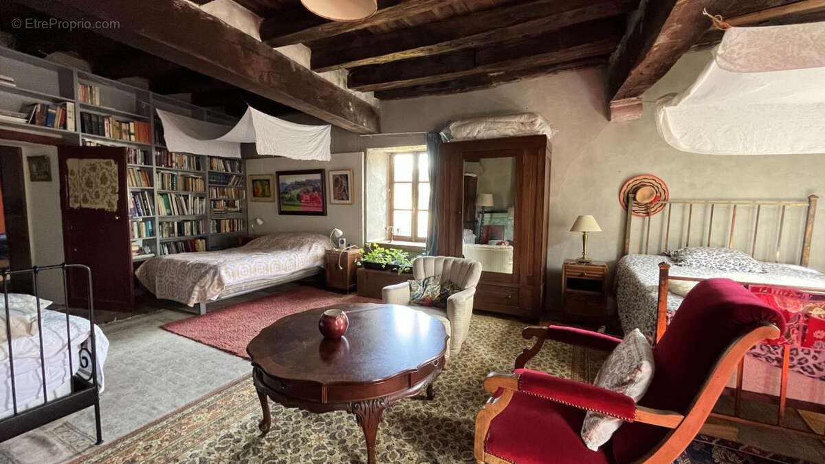 Maison à LAROCHEMILLAY