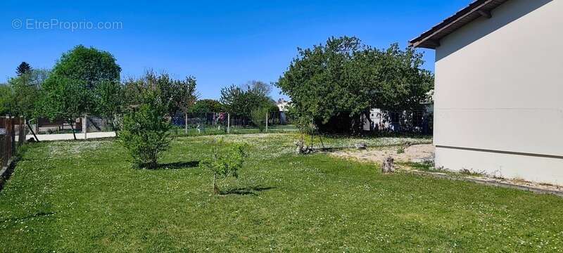 Maison à SAINT-GERMAIN-DE-LUSIGNAN