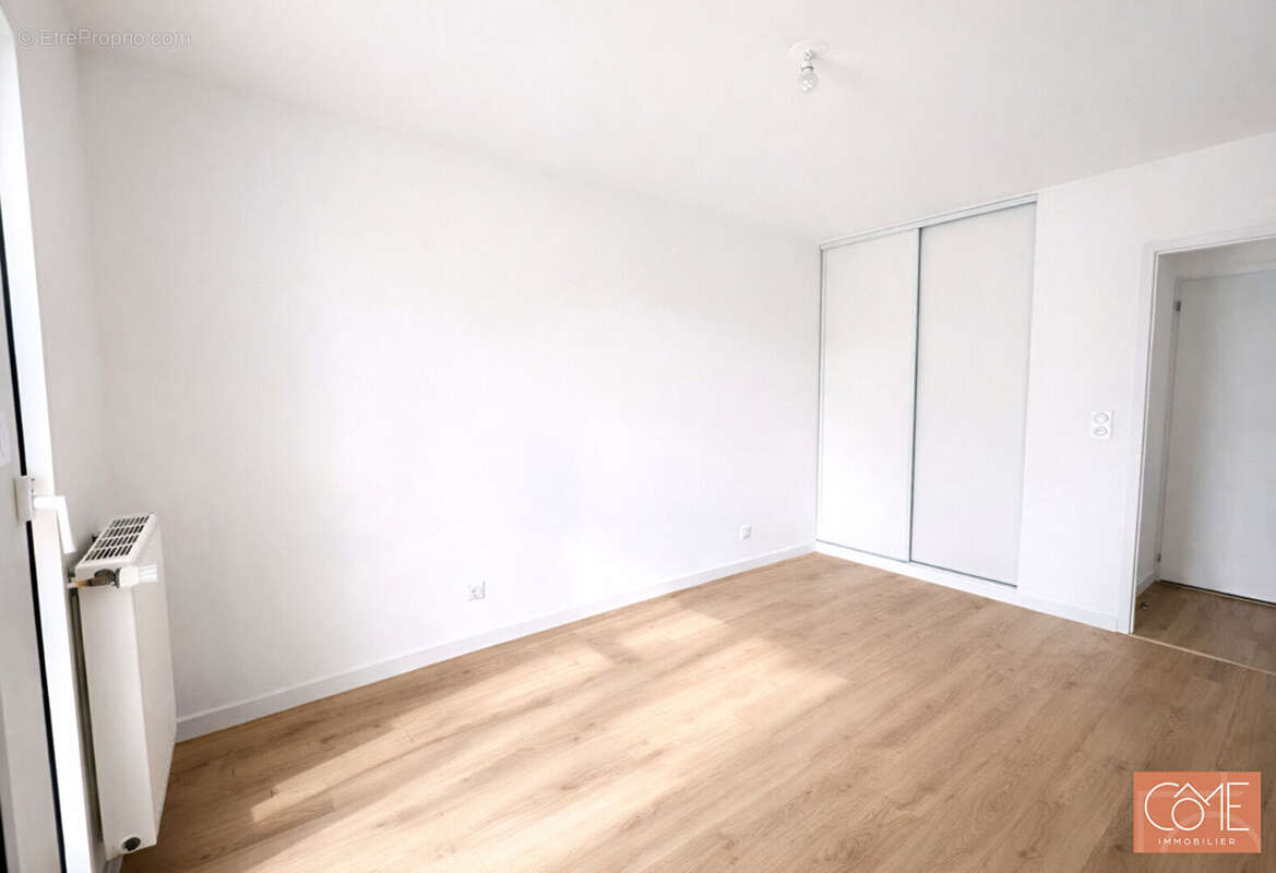 Type 3 neuf 63,8m² - balcon 14m² - parking - exposition sud -ouest- au coeur de la chapelle des fougeretz - photo 3