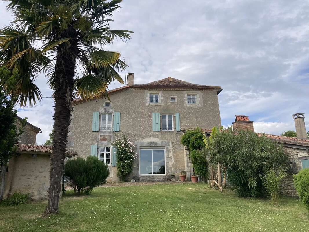 Maison avec 4 chambres, dépéndances et piscine - photo 27