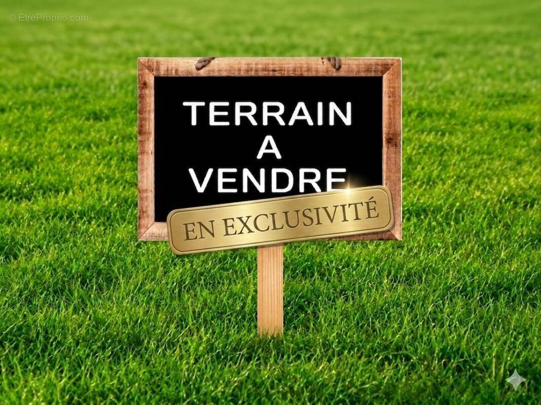 Terrain à MONTROY