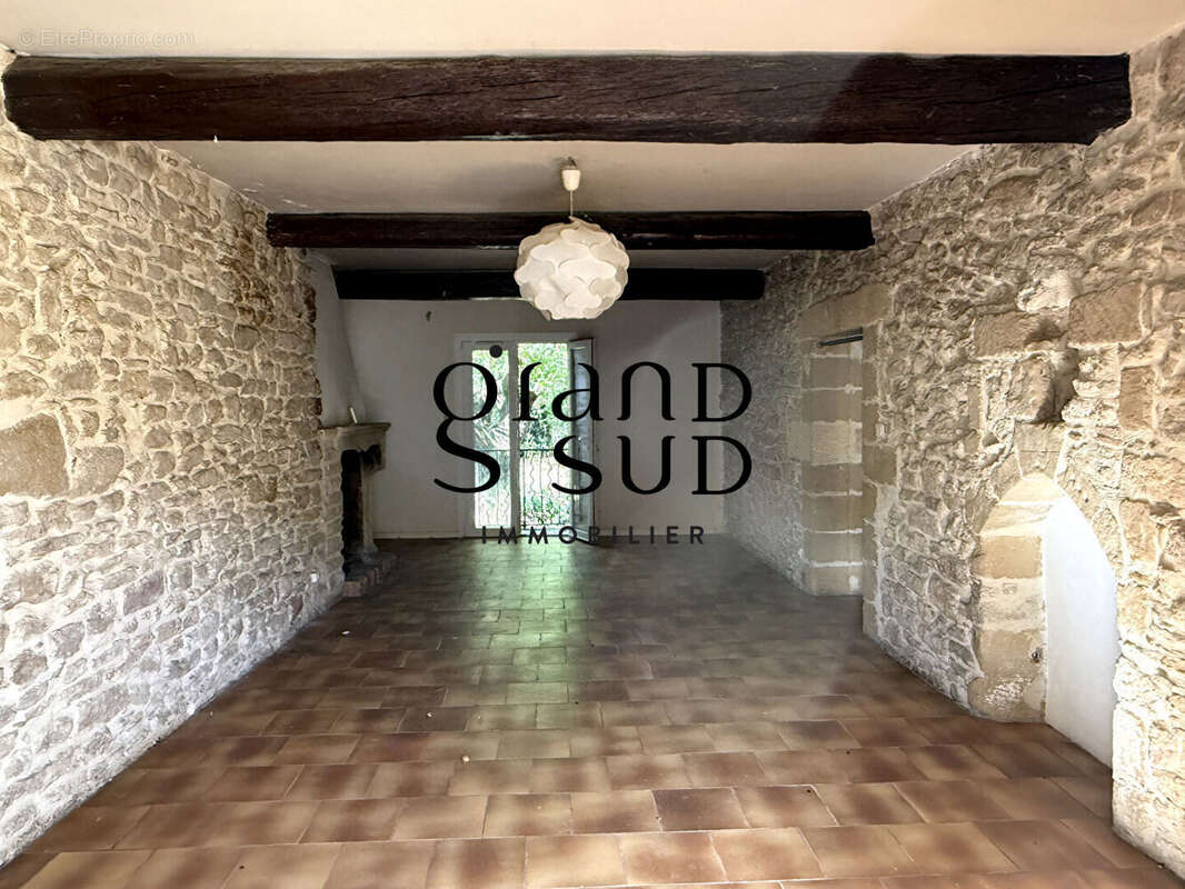 Maison à MONTAREN-ET-SAINT-MEDIERS