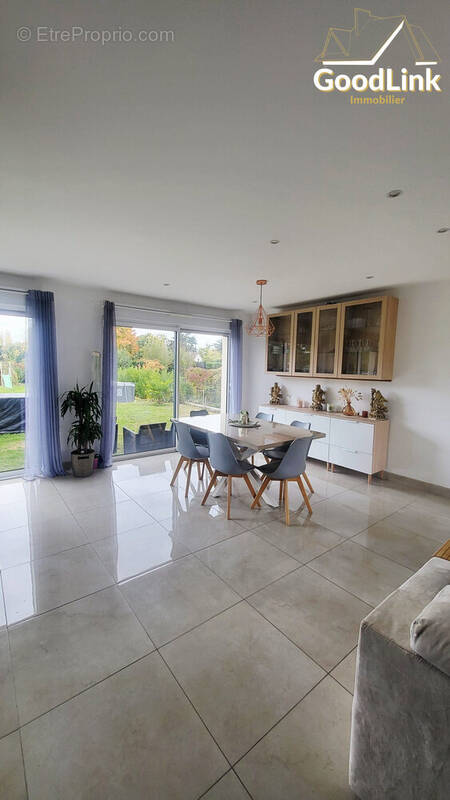 Maison à VERT-LE-GRAND