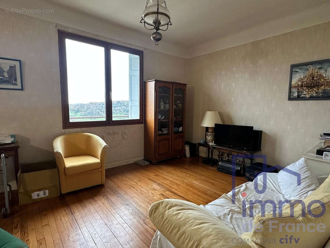 Maison à SAINT-GENEST-LERPT