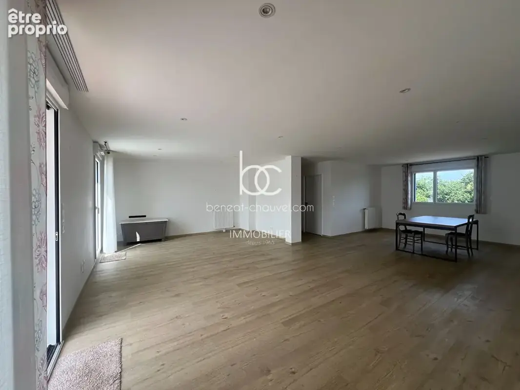 VENTE Appartement de Standing SARZEAU Centre  4 Chambres  Terrasse Sud  Garage Double  56370 - photo 2