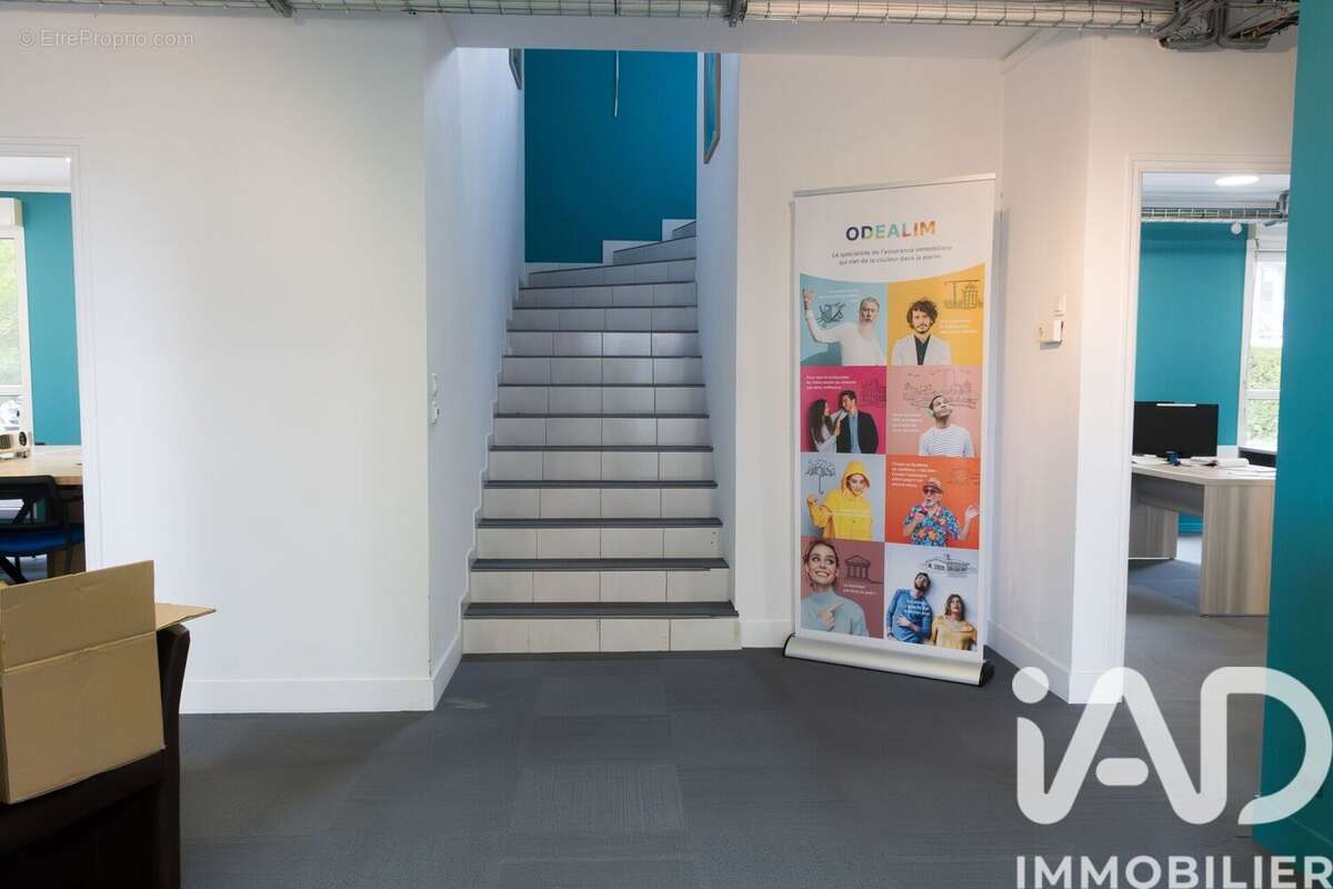 Commerce 400 m² à Saint-Cyr-Sur-Loire  - photo 6