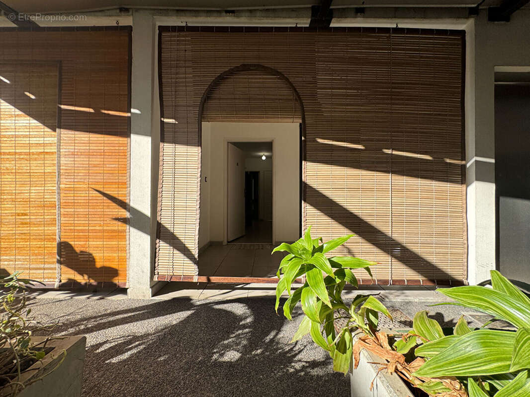 A VENDRE - Saint-Denis centre-ville - Appartement T2 avec jardin proche du Jardin de l'Etat - photo 8