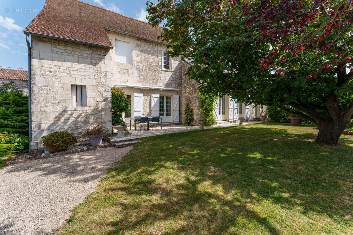 Ancien corps de ferme fortifié du XVIᵉ siècle   Une propriété de caractère aux multiples possibilités - photo 3
