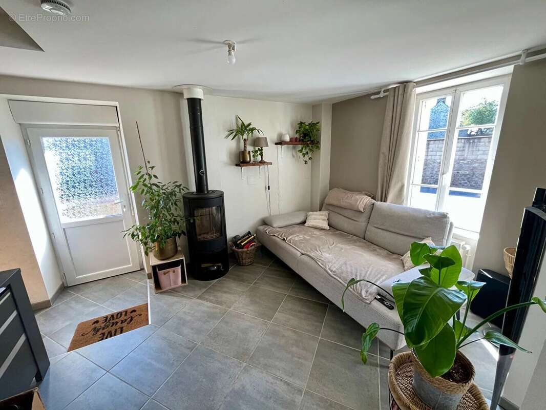 Maison à LA CHAPELLE-ERBREE