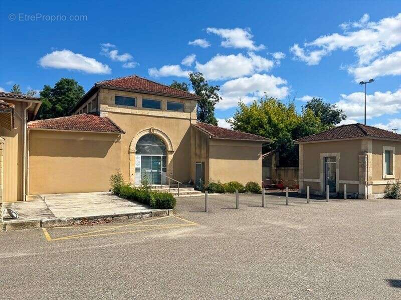 Commerce à FLEURANCE