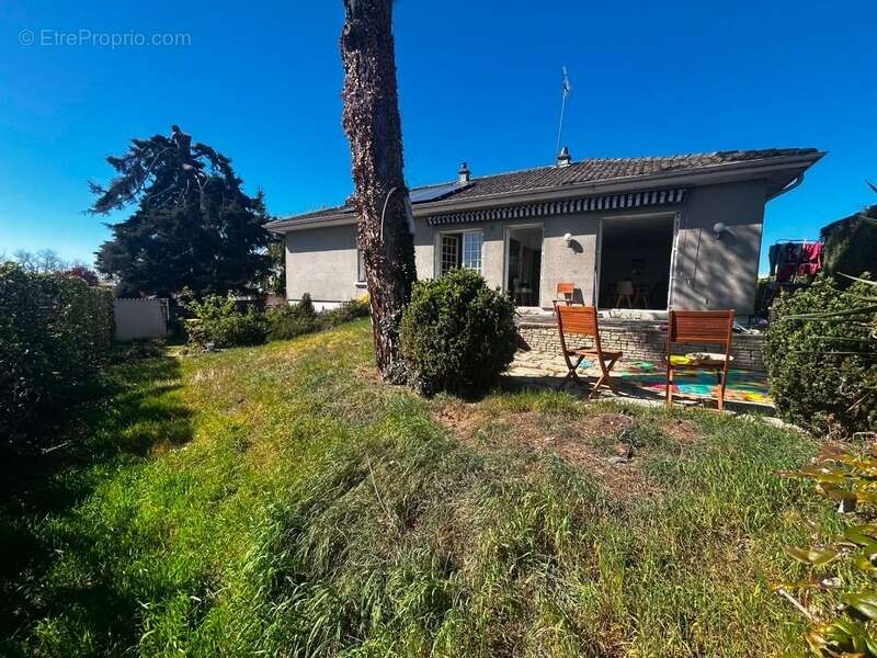 Maison 158 m², terrasse exposee sud, terrain clos de 593 m², 4 chambres, garage, cave, pompe a chaleur, panneaux solaires, charp - photo 2