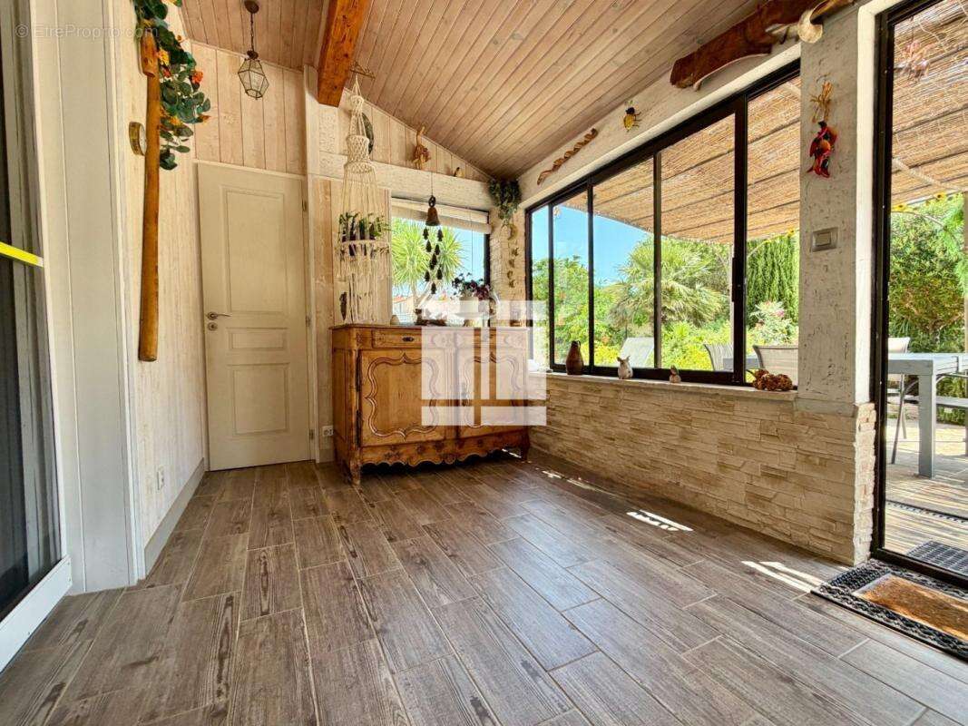 Maison de plain-pied avec vue exceptionnelle sur les domaines viticoles - photo 7