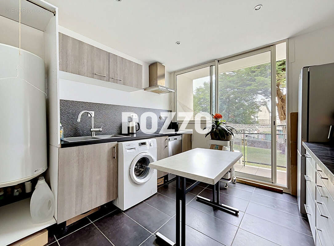 Appartement à DONVILLE-LES-BAINS