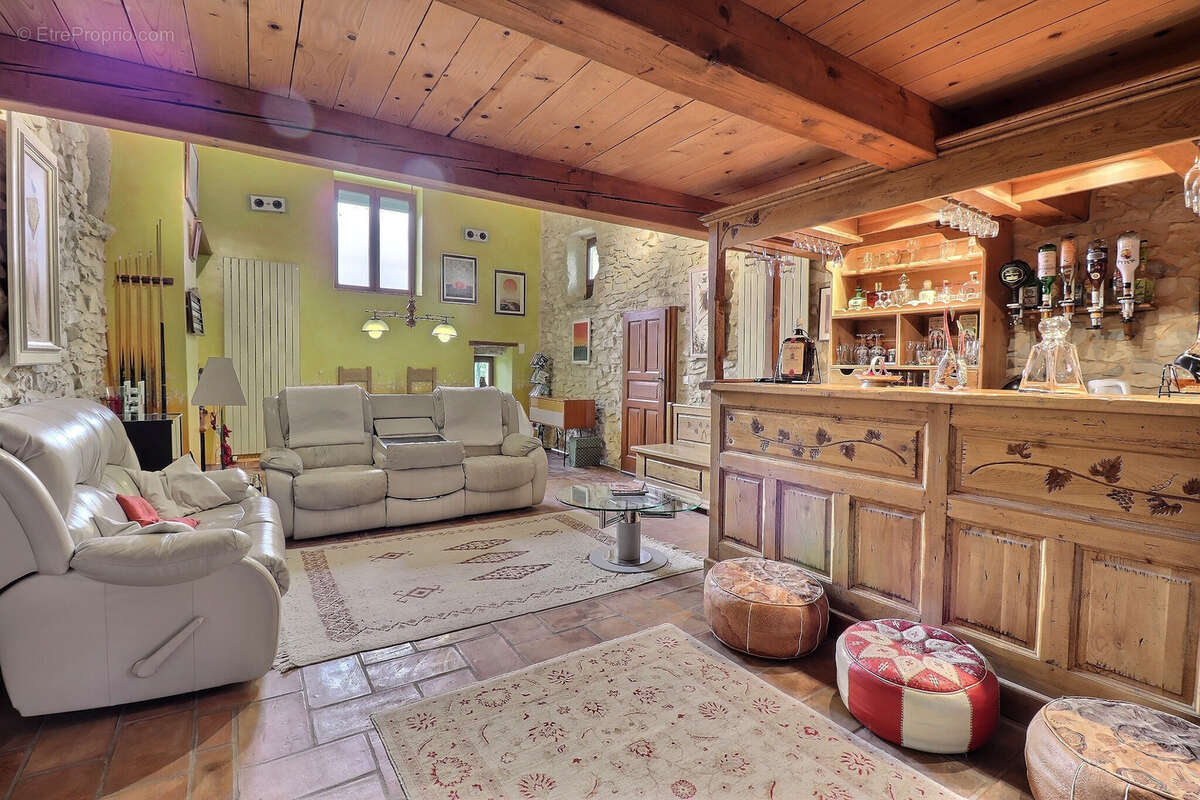 Maison à SAINT-QUENTIN-LA-POTERIE