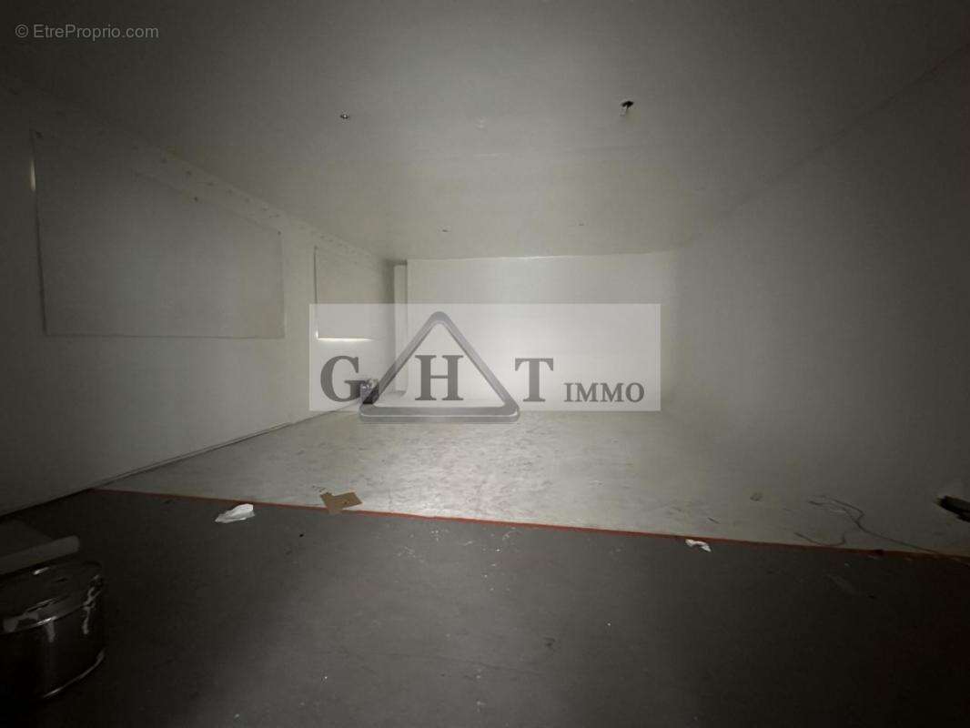 Commerce à ROMAINVILLE