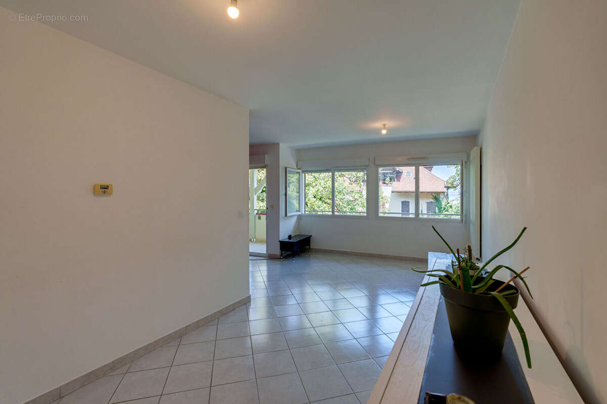 Appartement 3 pièces 60.02 m²  loi Carrez avec cave et garage en centre ville d'EVIAN-LES-BAINS - photo 12