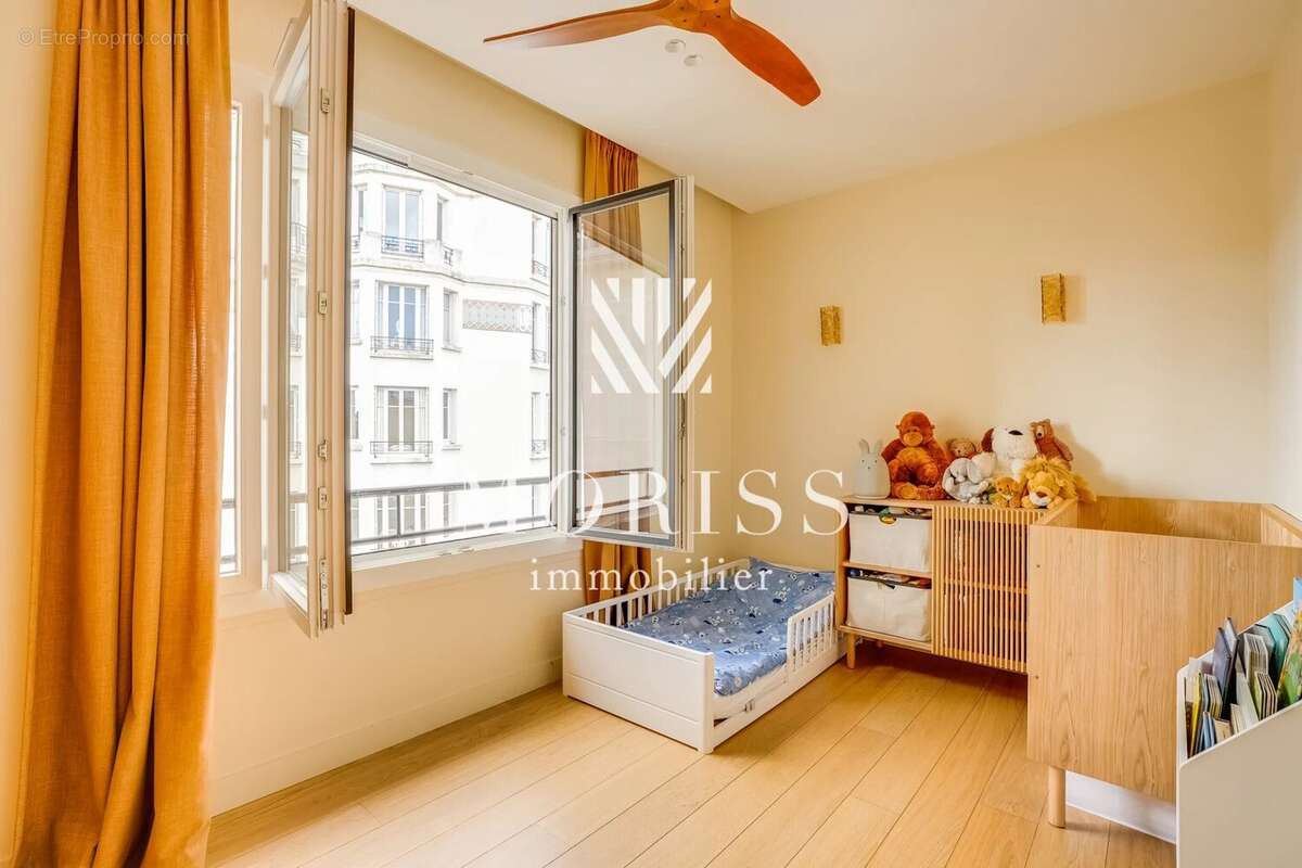 Appartement à NEUILLY-SUR-SEINE