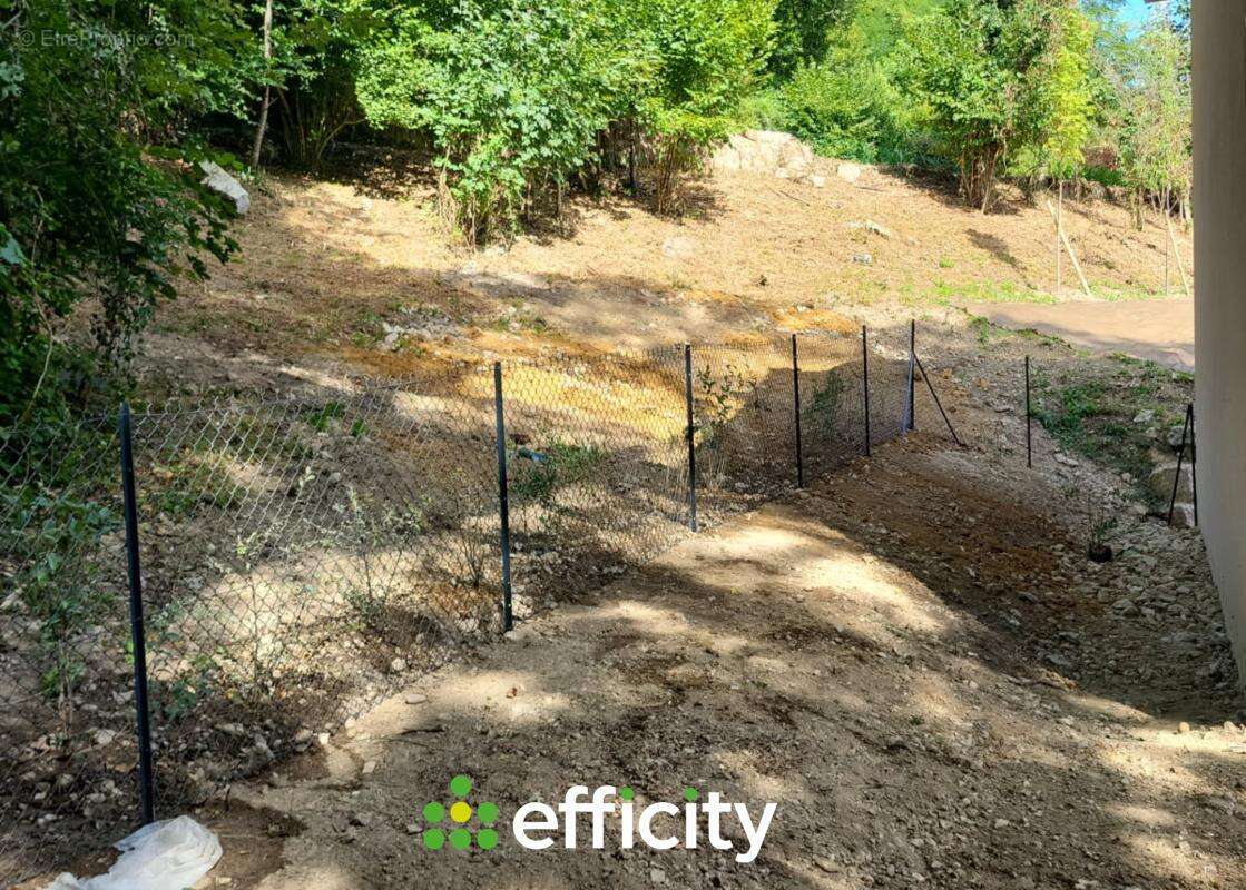 Maison à LA CHAPELLE-DE-LA-TOUR