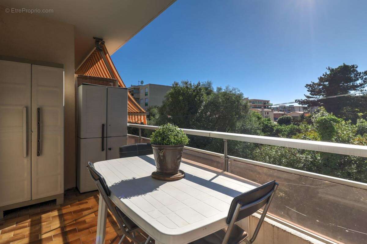 Appartement à SAINT-LAURENT-DU-VAR