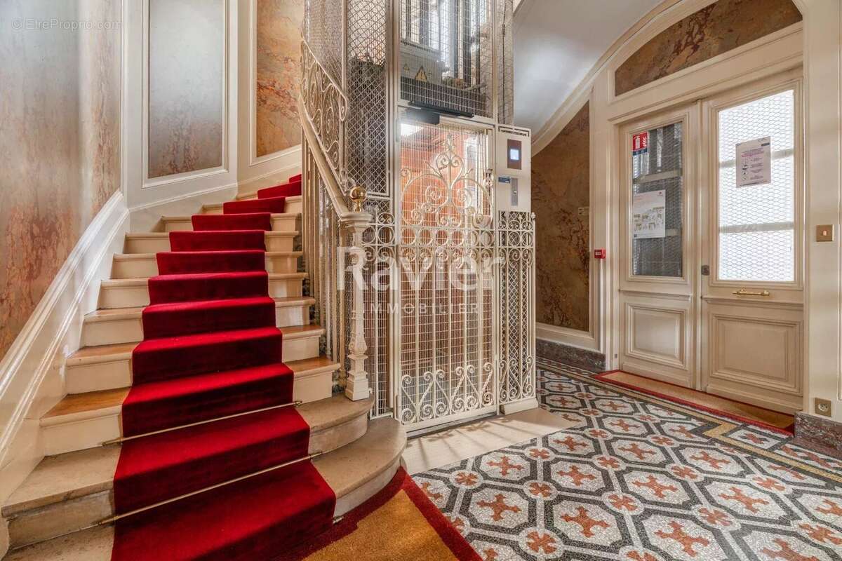 Appartement à PARIS-17E