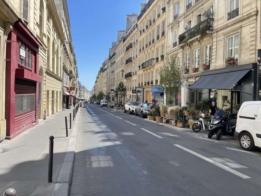 Autre à PARIS-9E