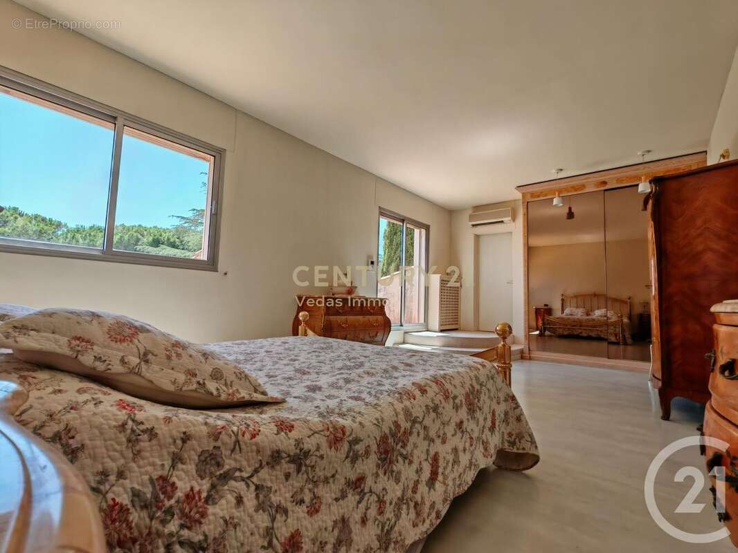 Maison 233 m² à Saint-Jean-De-Vedas  - photo 11