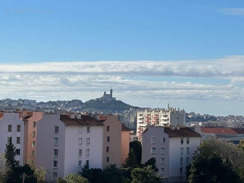 Appartement à MARSEILLE-4E