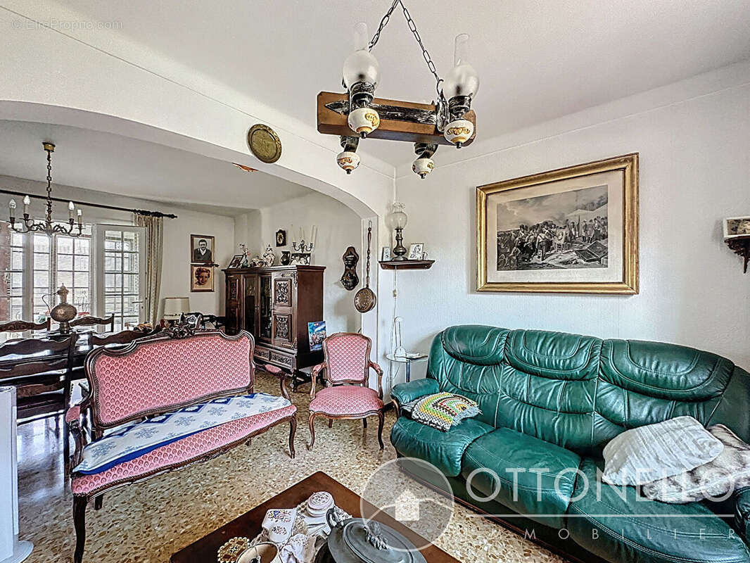 Maison à ROQUEBRUNE-SUR-ARGENS