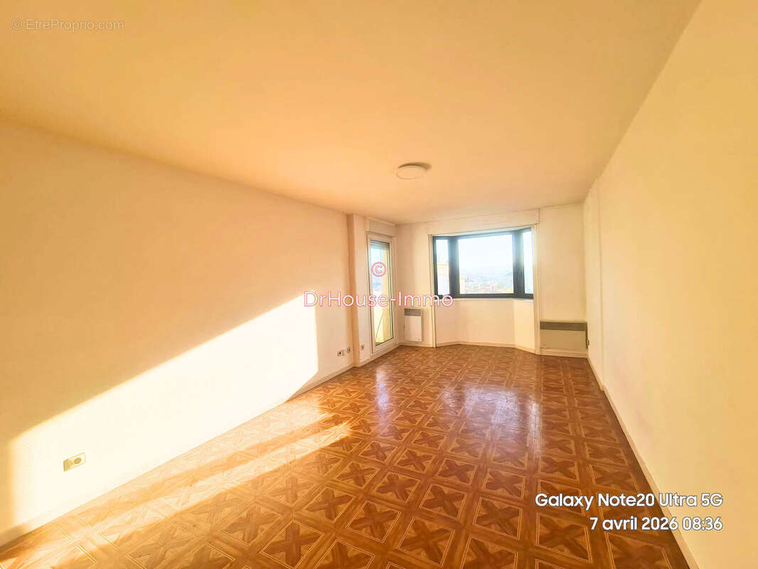 Appartement 70 m² à Saint-Etienne  - photo 2