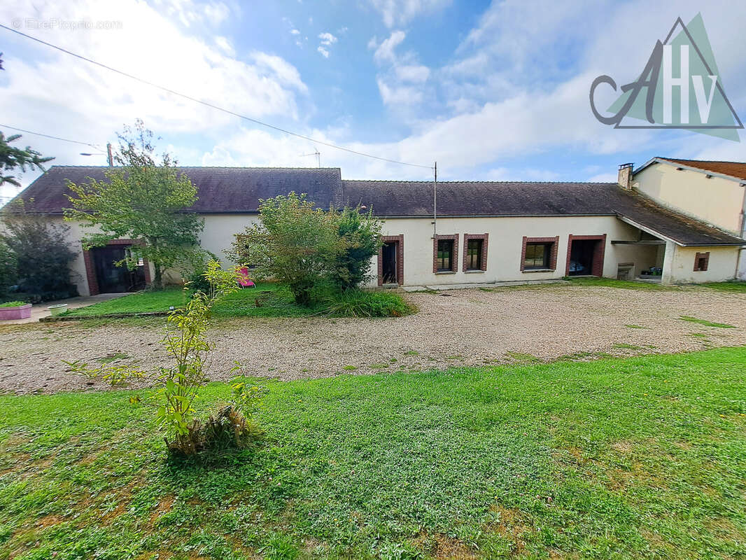Maison à PONT-SUR-YONNE