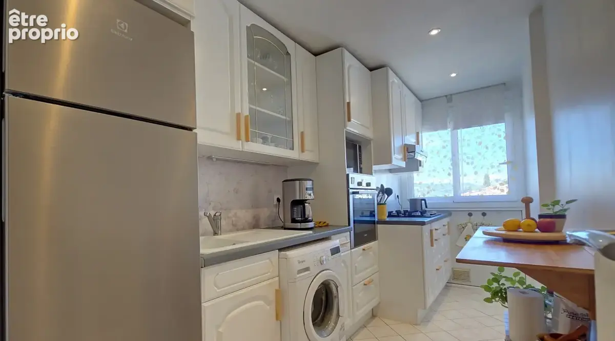 LE CANNET à vendre 3 / 4 pièces de 82 m2 en dernier étage avec balcons parking privatif et cave - photo 6