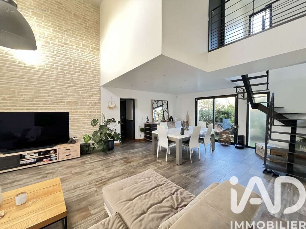 Photo 2 - Maison à SAINT-JEAN-D'ILLAC