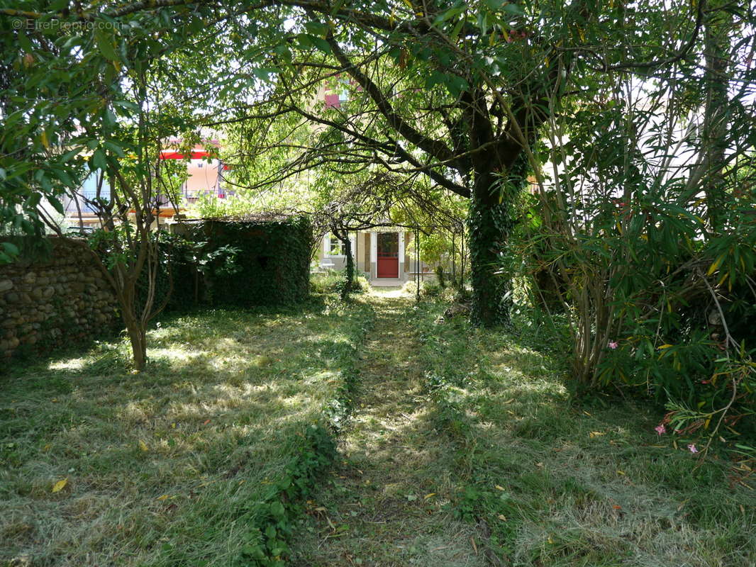 T2 RdC 49 m2 + Terrasse 16 m2 + Jardin 270 m2 + 2 Cabanons - photo 16