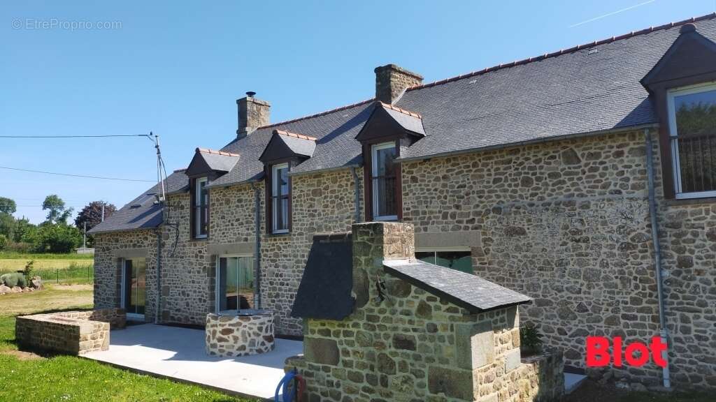 Maison à MEZIERES-SUR-COUESNON