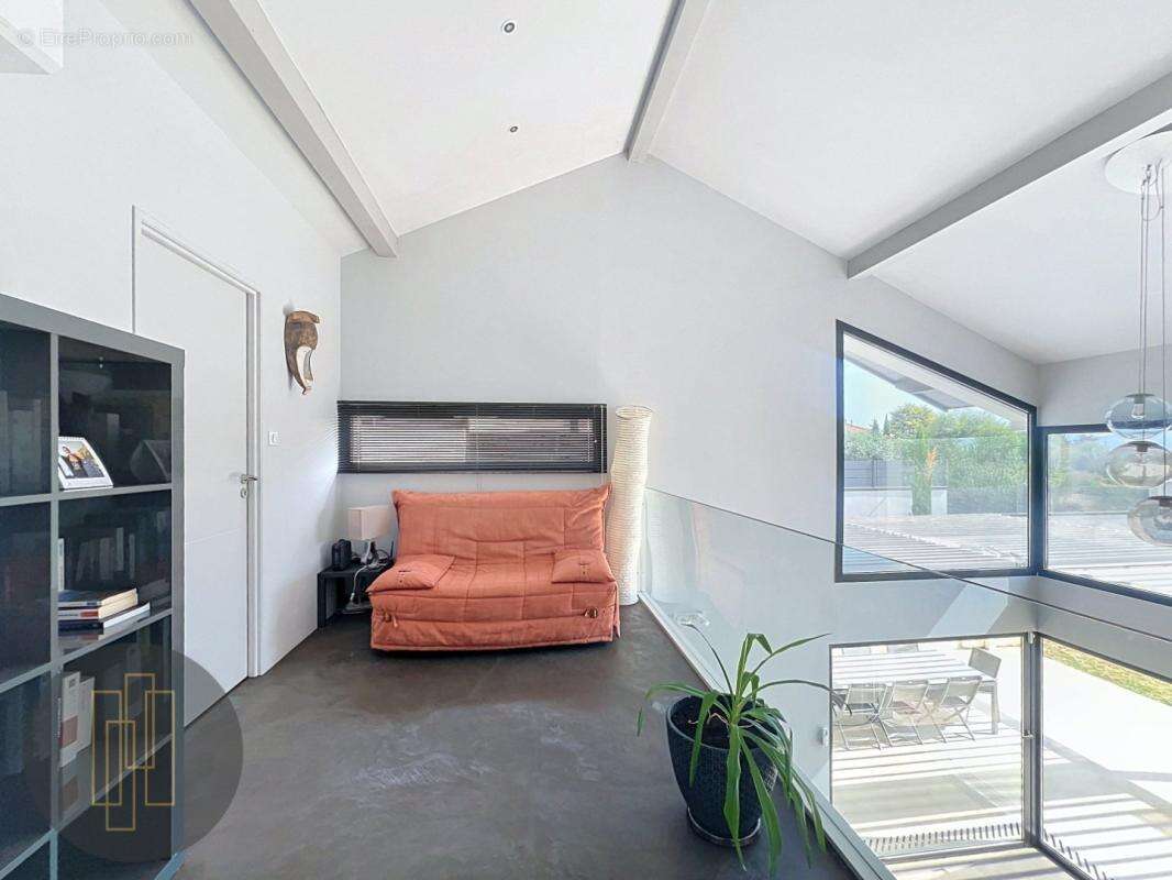 Exclusivité - Maison contemporaine 4 chambres au centre de Reyrieux - photo 6