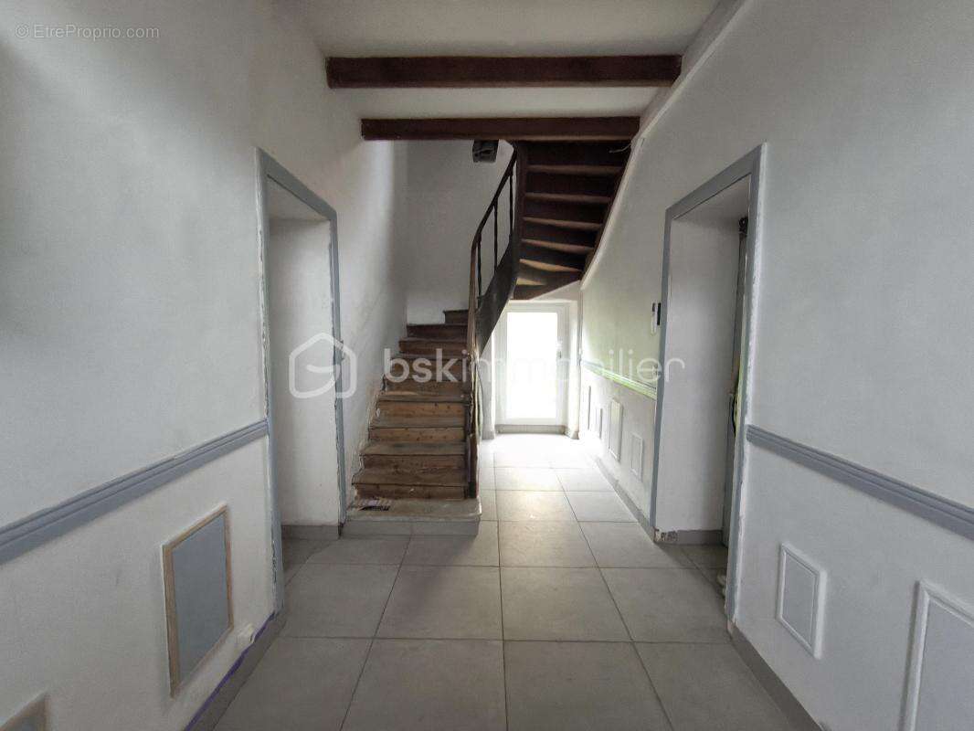 PLUVIGNER – Maison de caractère avec jardin clos de murs au cœur du bourg - photo 4