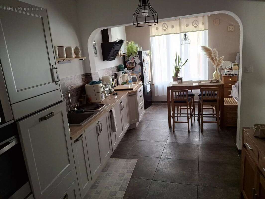 Maison à MONTESCOURT-LIZEROLLES