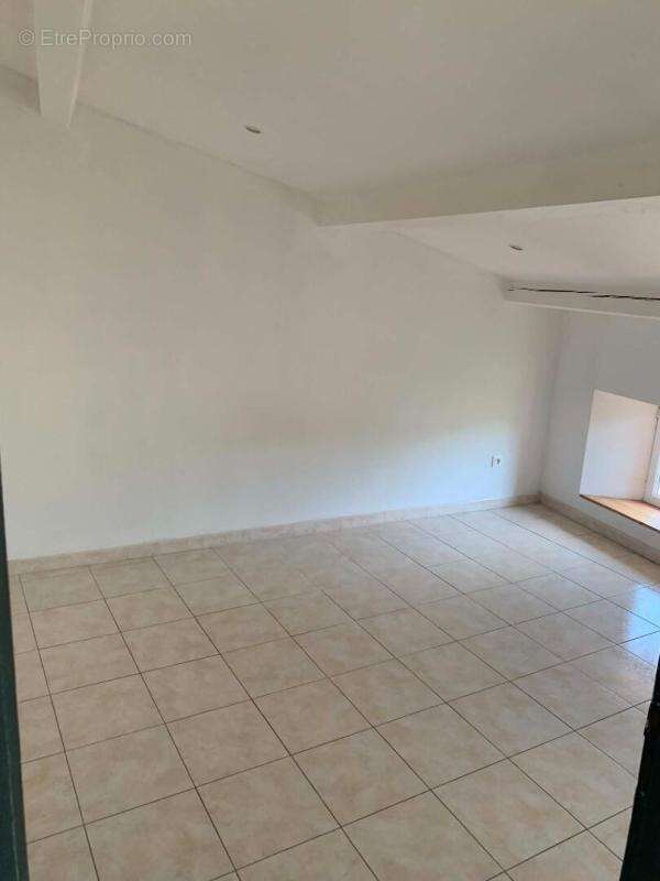 Appartement à TOURVES