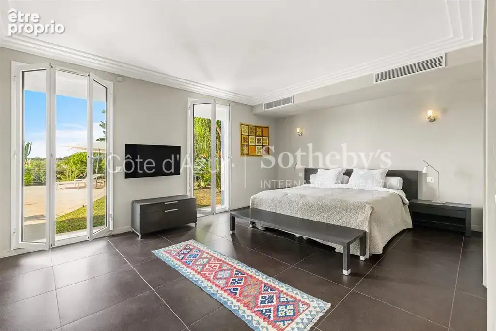 Villeneuve Loubet, villa de 205 m² avec piscine dans un domaine privé sécurisé - photo 12
