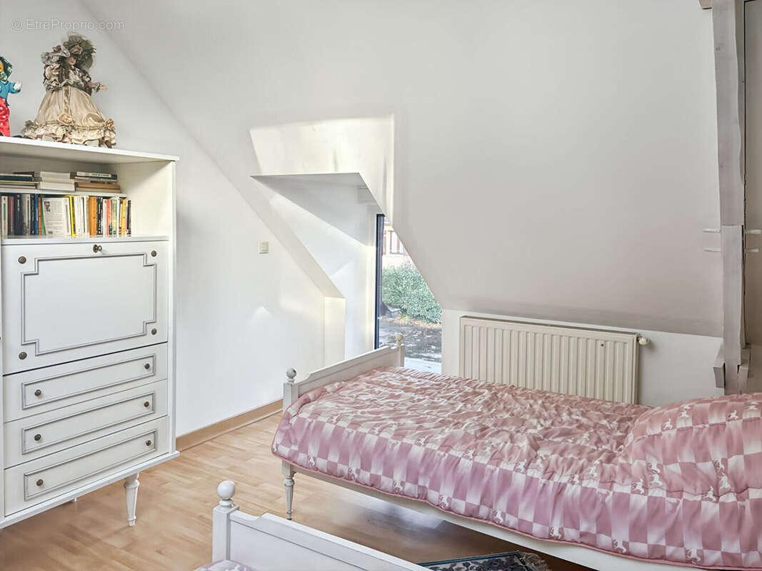 Maison à MEZIERES-SUR-COUESNON