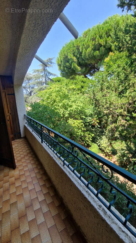 A vendre - Charmant T2 de 50 m2 avec deux balcons à 10 minutes à pied des plages - photo 9