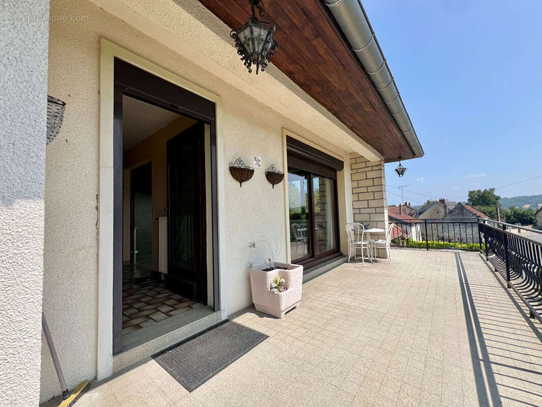 Maison à VAILLY-SUR-AISNE