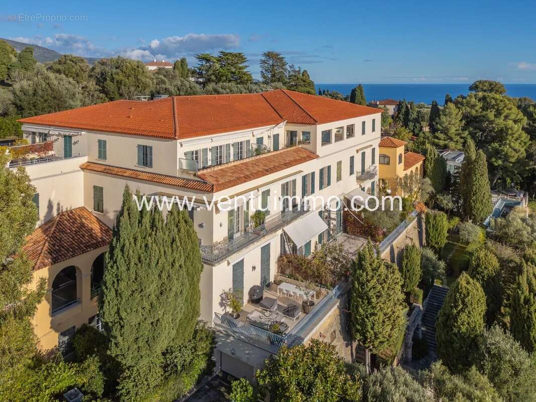 Appartement à ROQUEBRUNE-CAP-MARTIN