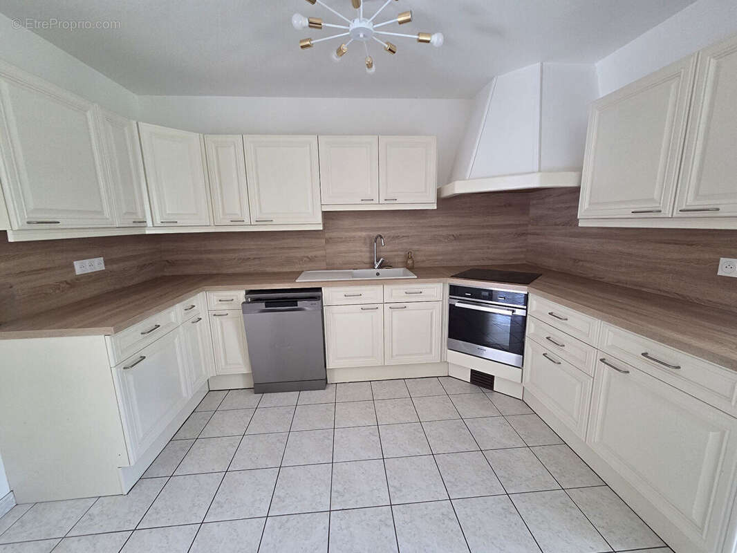 Maison  141 m2 - 5 Chambres sur 1800 m² de terrain plat et clos - photo 5