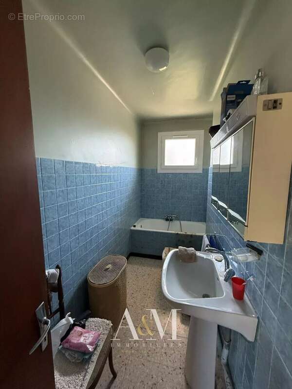 Villa T5 de 101 + garage sur 555 m² de terrain - photo 5