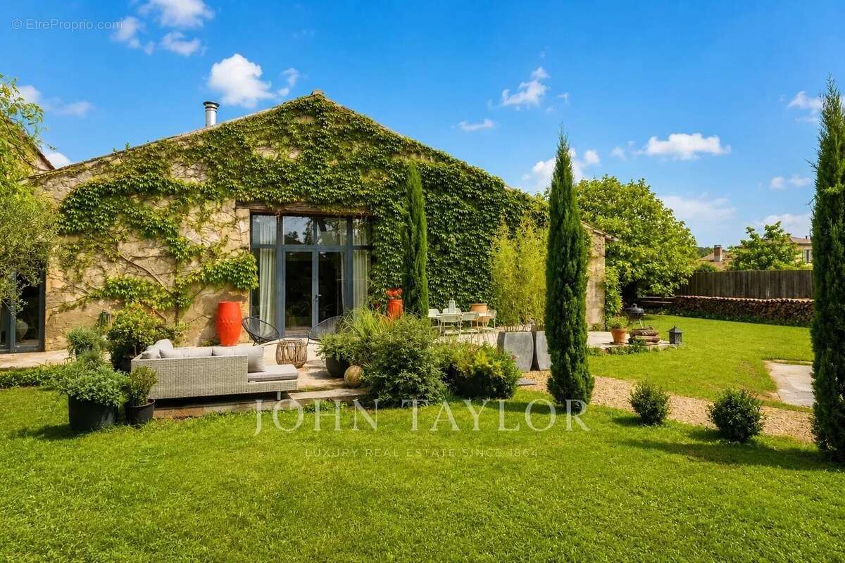 Maison à SAINT-EMILION