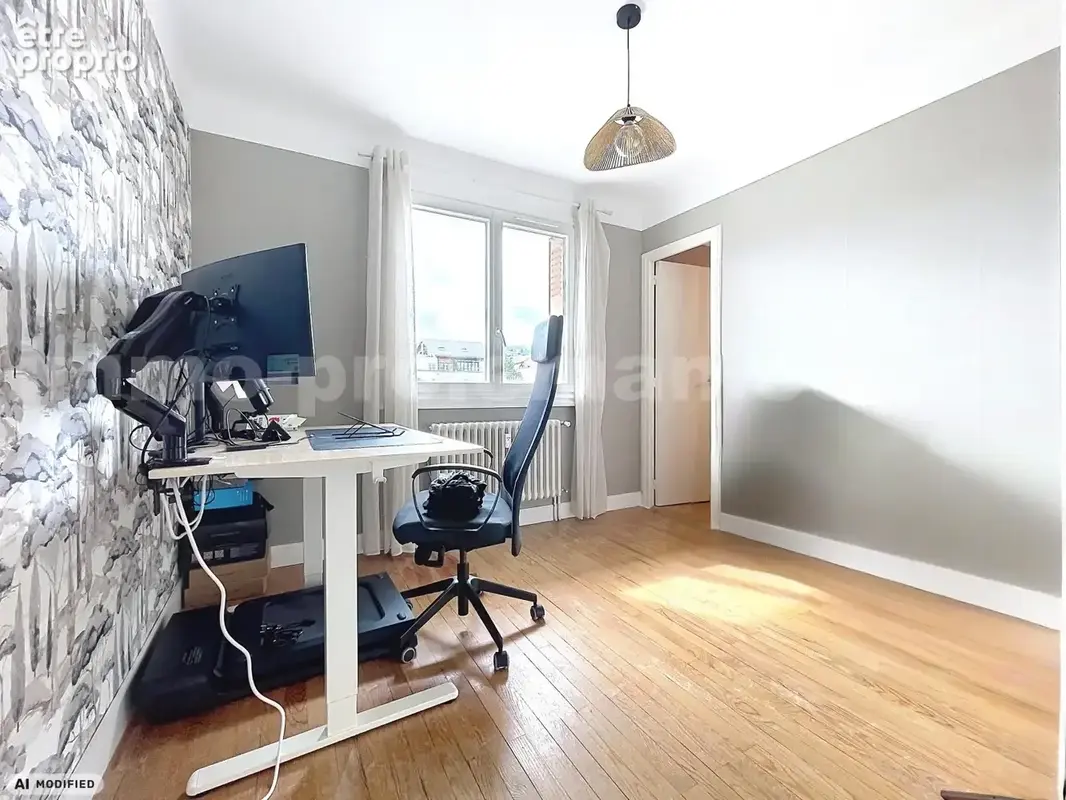 Appartement_T3_la_roche_sur_foron_renove_refait_neuf_terrasse_balcon_belle_superficie_proche_prox_frontière_Suisse_direction_GENEVE_autoroutes_investissement_locatif_vente_vue_séjour_cuisine_équipée_