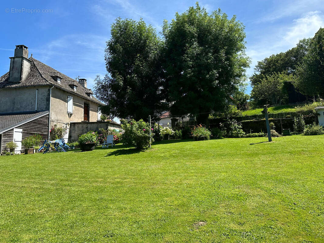 Maison 153 m² à Saint-Martin-Cantales  - photo 5