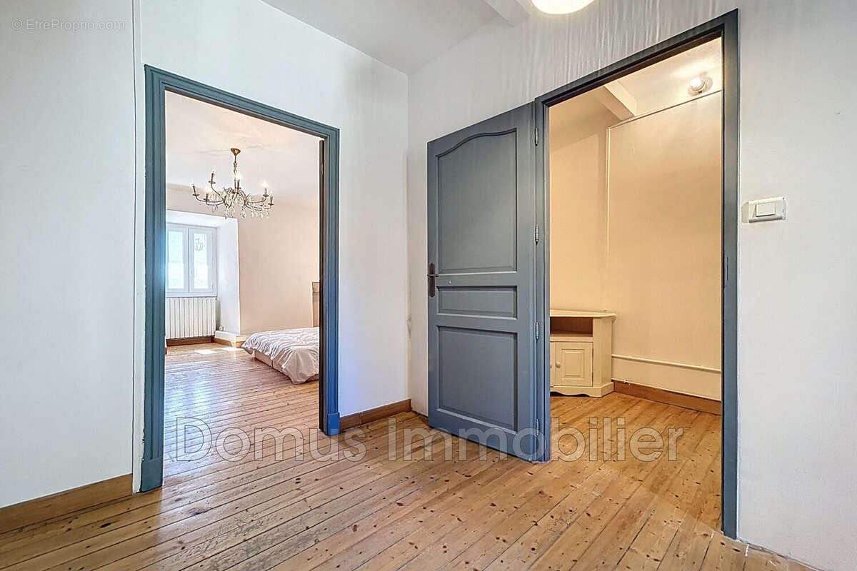 Maison à CHATEAUNEUF-DE-GADAGNE